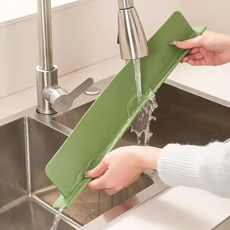 **Silicone Sink Splash Guard – Flexible Water Splash Stopper with Double Suction Cups for Kitchen & Bathroom Sink**