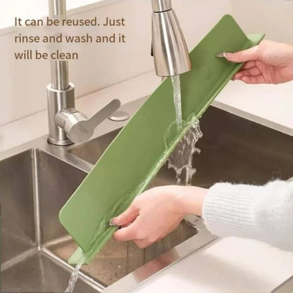 **Silicone Sink Splash Guard – Flexible Water Splash Stopper with Double Suction Cups for Kitchen & Bathroom Sink**